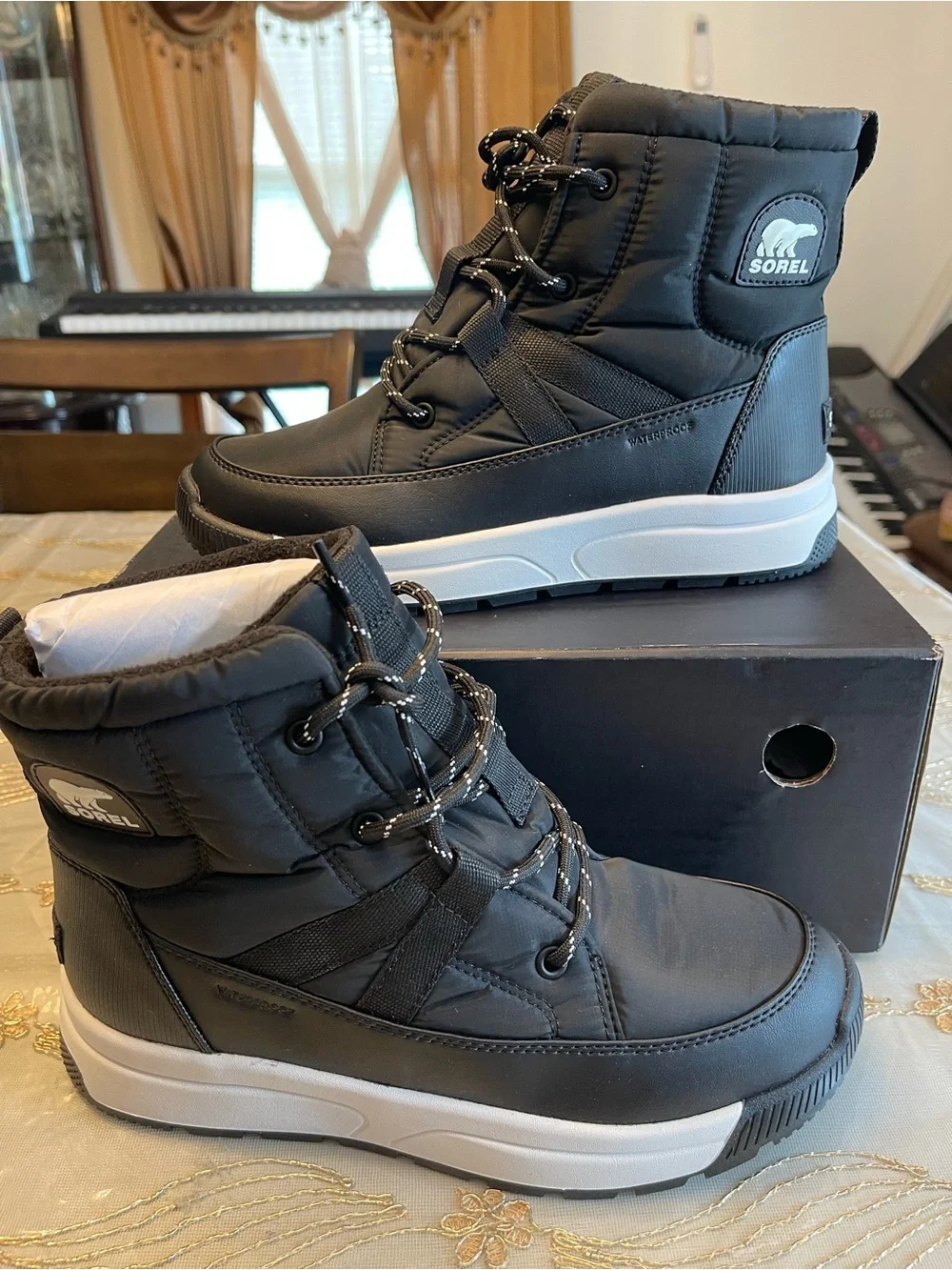 NWB Sorel women’s Whitney lll mid waterproof boots black size 8.5